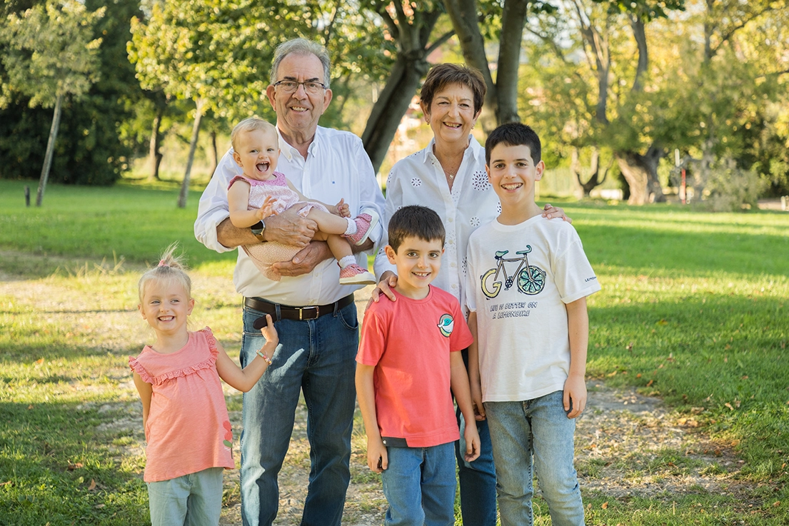 fotografia-con-abuelos sesiones-abuelos-bizkaia fotografia-abuelos-bilbao fotografia-abuelos-leioa fotografia-abueloserandio fotografia-abuelos-getxo fotografia-abuelos-erandio